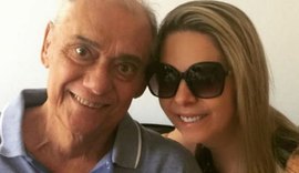 Família de Rezende apaga fotos, troca fechaduras e “expulsa” namorada do apresentador