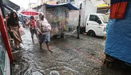 Mulher morre após carro ficar submerso em São Paulo