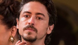'Verão 90': Vem por aí! Homem do Ano, Jerônimo beija Manu diante de João