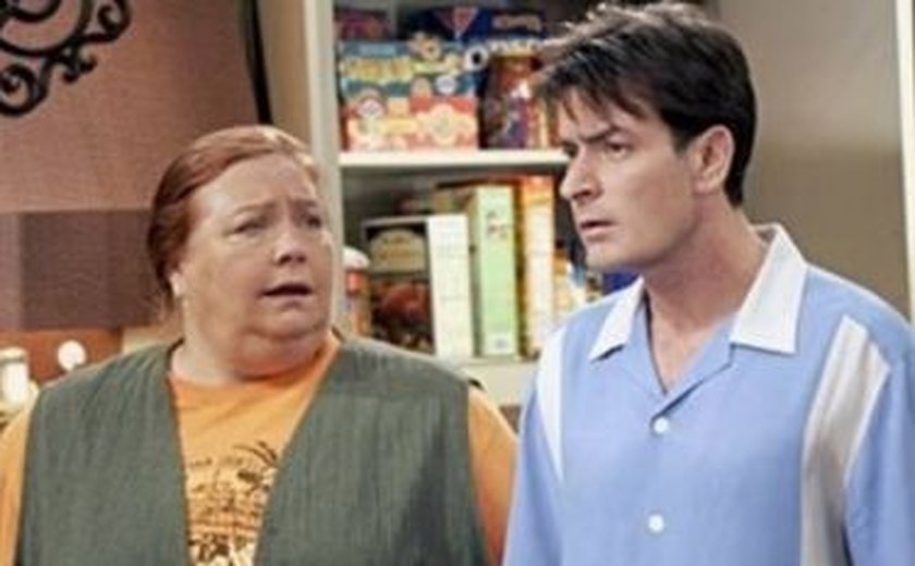 Atriz de 'Two and A Half Men' morre aos 77 anos e Charlie Sheen presta homenagem
