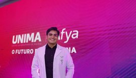 Garçom na madrugada, estudante de Medicina de dia: história de superação de maceioense inspira muitos