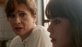 'Os Dias Eram Assim': Kiki flagra transa de Nanda no sofá e tenta se matar
