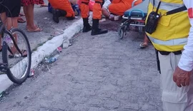 Motociclista fica ferido após cair de veículo e é socorrido por agentes do Ronda no Bairro e Bombeiros