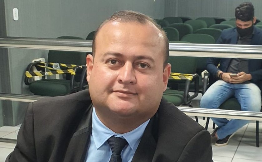 Arapiraca: Léo critica postura de Thiago ML sobre projeto de ajuda a trabalhadores