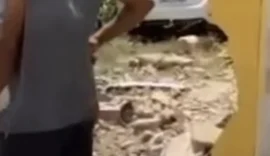 Carro desgovernado invade residência e assusta moradores em loteamento de Penedo