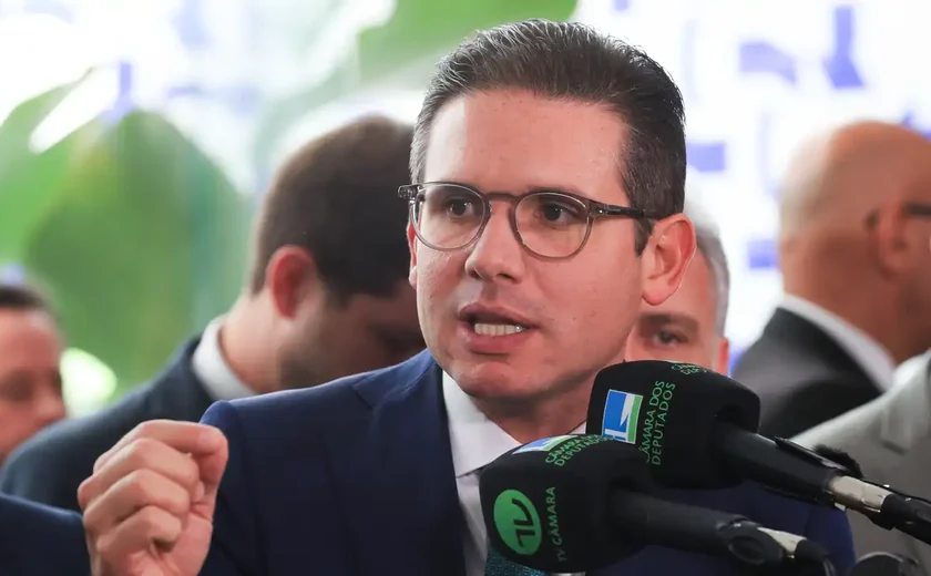 Hugo Motta envia pedido de afastamento de 15 deputados após motim na Câmara