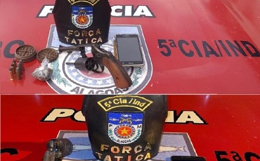 Seis armas de fogo são apreendidas e mais de um quilo de entorpecentes