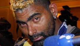 Ex-pânico volta a usar drogas, põe fogo em clínica e foge