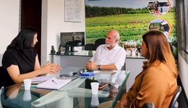 Prefeita e secretária vão ao Incra e Iteral na busca de cidadania para os agricultores