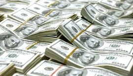 Dólar vira e passa a cair nesta terça, com mercado atento a cenário político