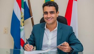 Prefeito JHC concede mais um reajuste salarial de 7% a servidores