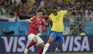 Danilo se lesiona em treino e Tite confirma Fagner titular contra a Costa Rica