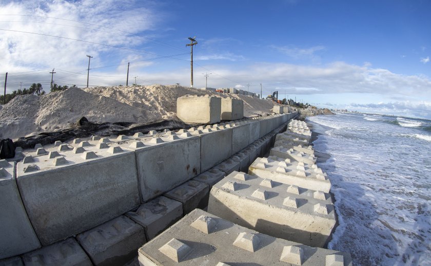 Obra de contenção da orla do Pontal avança