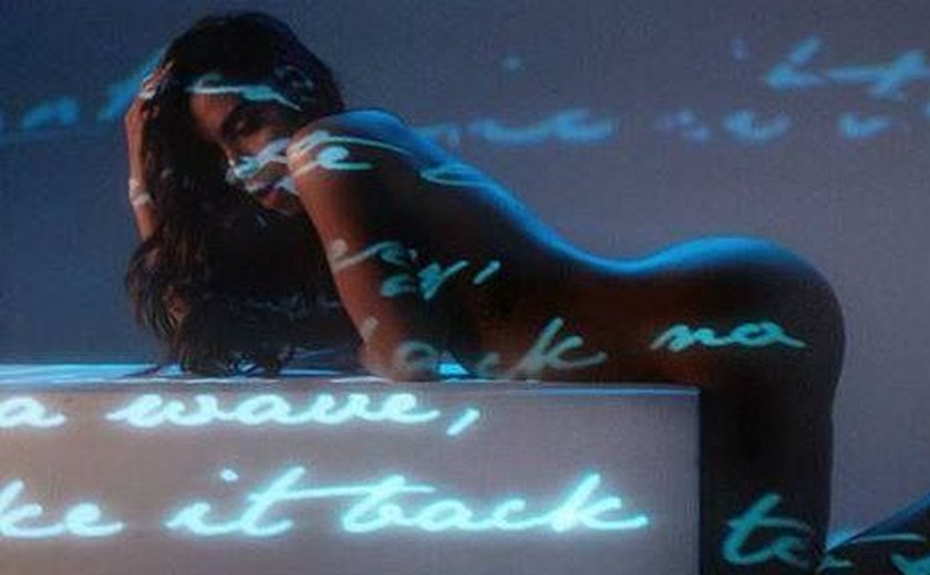 Fotos sensuais de Anitta contam com curtidas cativas do ator Selton Mello