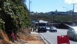 Prefeitura executa serviços na Avenida Leste-Oeste