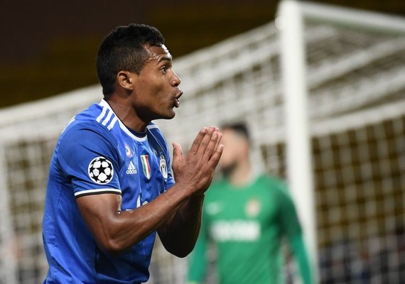 Manchester City deve fazer proposta milionária pelo lateral Alex Sandro