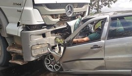 Motorista pega a contramão e morre ao bater de frente em carreta na BR-316