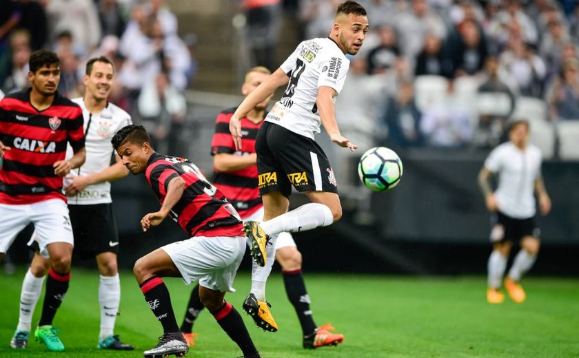 Vitória apronta em Itaquera e Corinthians perde a primeira no Brasileiro