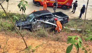 Homem morre após sua caminhonete colidir contra caminhão em Junqueiro