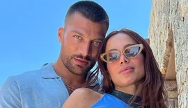 No Brasil, Simone Susinna fala mal de Anitta em restaurante famoso