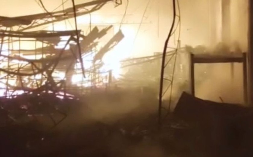 Incêndio destrói loja de autopeças em Maceió