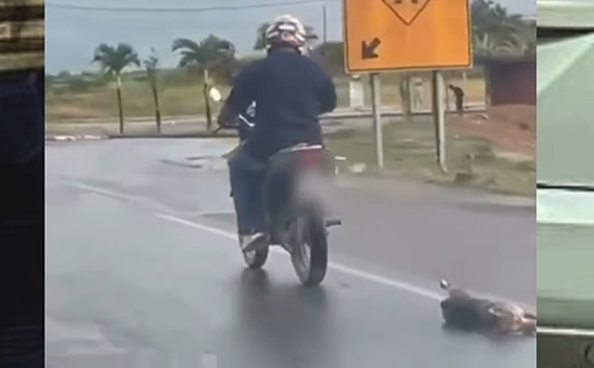Polícia Civil pede ajuda para identificar dono de moto flagrada arrastando cachorro em Rio Largo