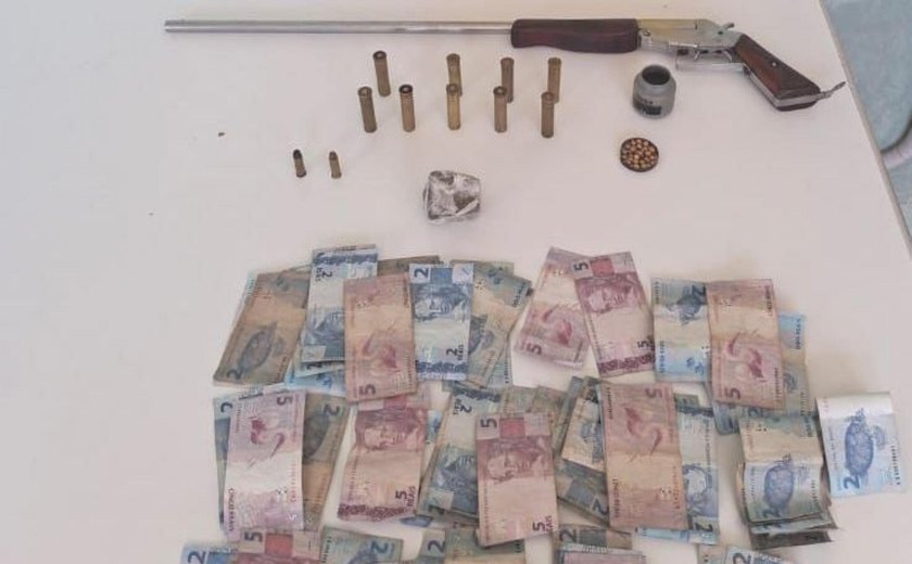 PM retira duas armas de fogo das ruas em ações no interior