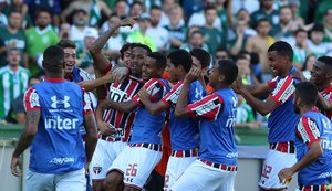 São Paulo derrota o Coritiba e deixa paranaenses com risco de rebaixamento