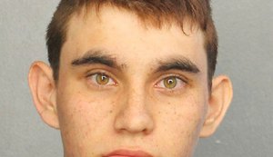Jovem que matou 17 em escola na Flórida era membro de grupo supremacista branco