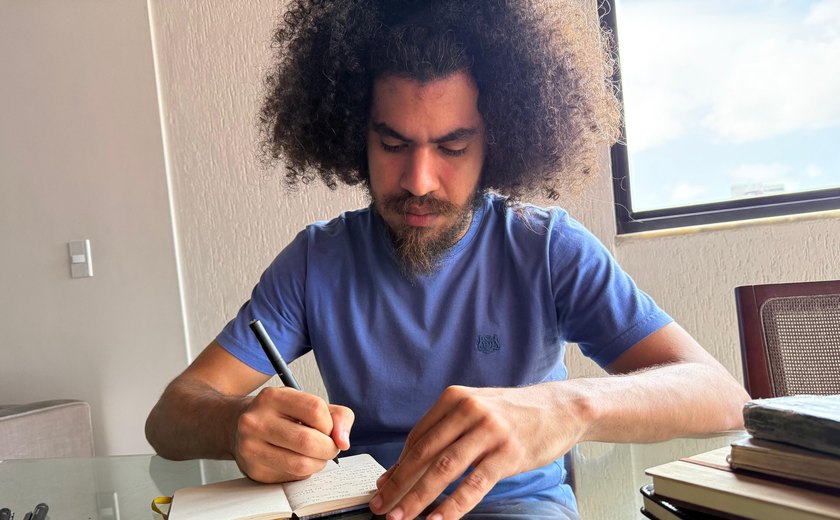 Jovem negro alagoano tem seu primeiro livro de poesia publicado e selecionado pela editora baiana Arpillera