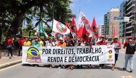 Em Maceió, Dia do Trabalhador é marcado por ato cobrando melhores condições de trabalho