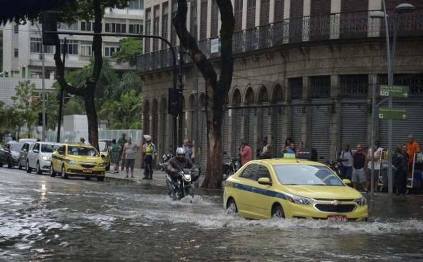 Após último temporal, Rio pode ter chuvas moderadas a fortes no domingo