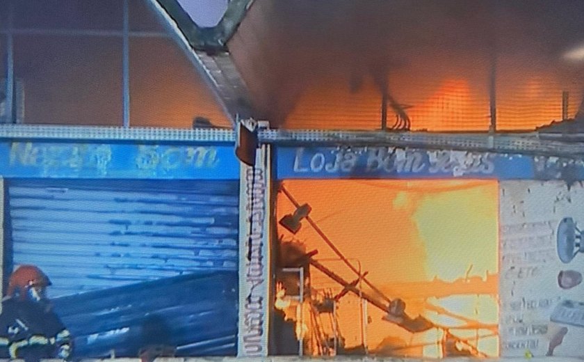 Incêndio atinge lojas do Mercado da Produção