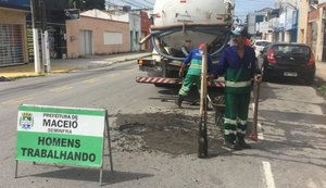 Ligações de esgoto invadem galerias de drenagens em Maceió