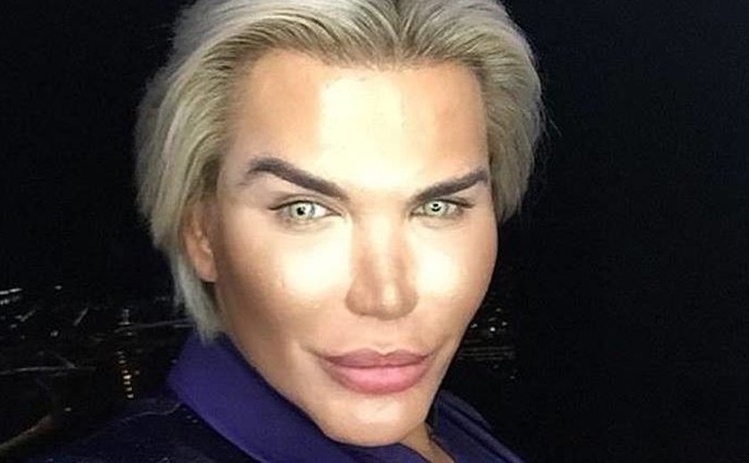 Ken Humano é expulso do Big Brother por querer usar celular