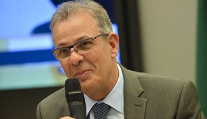 Ministro diz que preço do gás natural inviabiliza indústria nacional