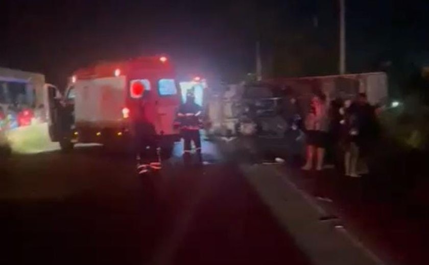 Um morre e três ficam feridos em colisão envolvendo três veículos na AL-110