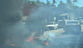 Manifestantes bloqueiam trânsito na AL-101 Norte por mais segurança