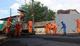 Prefeitura de Maceió inicia pavimentação em ruas do conjunto Jardim Petrópolis II