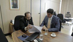 Prefeito Rui Palmeira pede liberação de recursos para Educação em Brasília