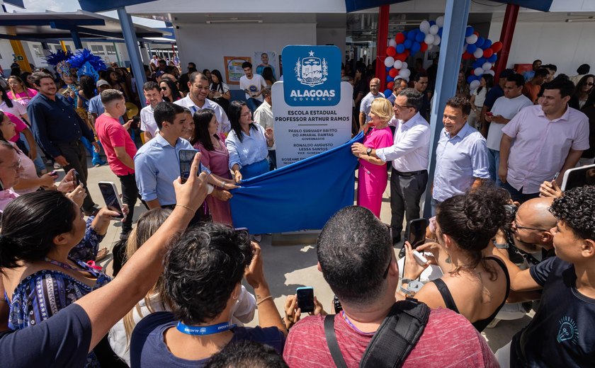 Governo de Alagoas autoriza construção de 300 unidades habitacionais e entrega escola em Pilar