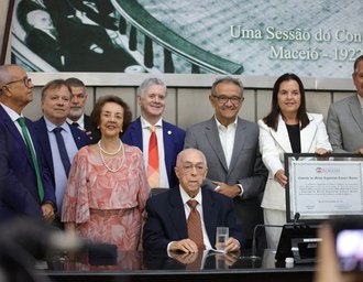 Pediatra Milton Hênio recebe comenda Tavares Bastos em sessão emocionante