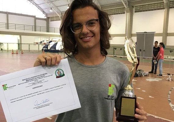 Estudante é aprovado em programas nos EUA após vender doces para estudar