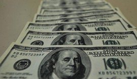 Dólar oscila nesta terça, com baixa liquidez e cautela com cena política