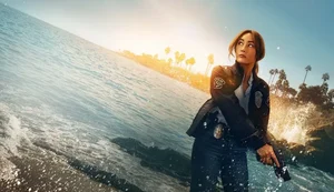 Quem é o assassino em série de Ballard e o que acontece com a protagonista no final?