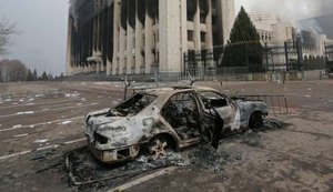 Dezenas de manifestantes e 13 policiais morrem em protestos no Cazaquistão