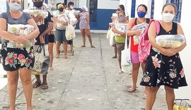 Casal realiza doação de 200 cestas básicas a instituição filantrópica no Jacintinho