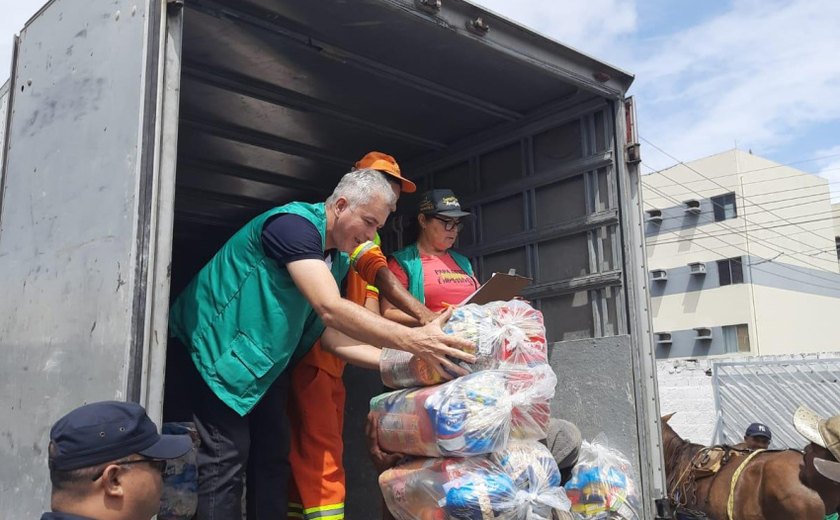 Projeto Carroceiro Legal: Desenvolvimento Sustentável entrega cestas básicas em Ecoponto da capital