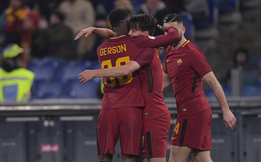 Roma goleia o Benevento e entra na zona da Champions