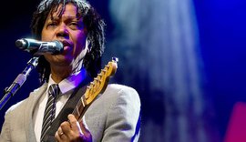 Djavan revela rotina com diagnóstico de tremor essencial